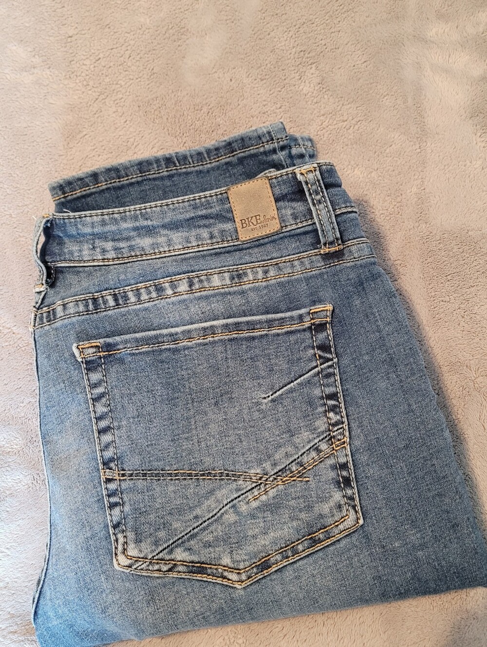BKE Gabby Ladies Jeans Size 32 Curvy Fit High Rise Euc Comfortable Distressed
